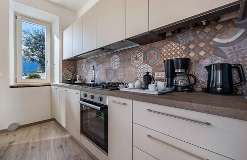 Tremosine Apartment | Apartment 'Casa Bepi' with Lake View, Private Terrace and Wi-Fi