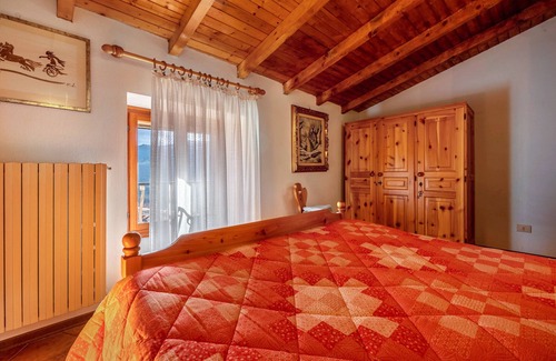 Vesio Apartment | Apartment 'Casa Adele Tremosine' with Lake View, Private Terrace and Wi-Fi
