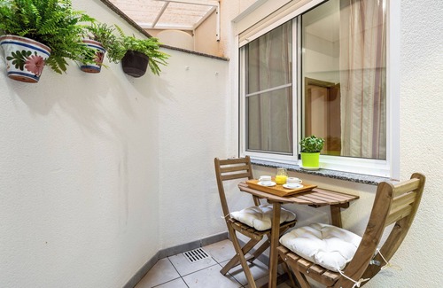 Camarles Apartment | Apartment 'Ca La Mercè' with Private Terrace, Wi-Fi and Air Conditioning