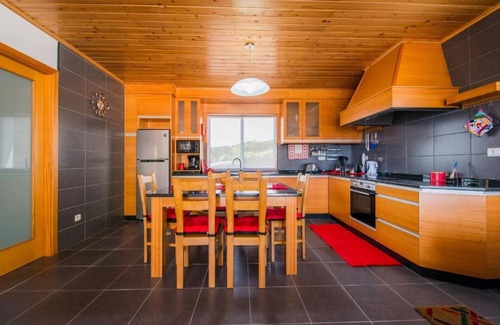 Calheta de Nesquim Apartment | Apartment 'Casa Da Vigia T2' with Sea View, Private Garden and Wi-Fi