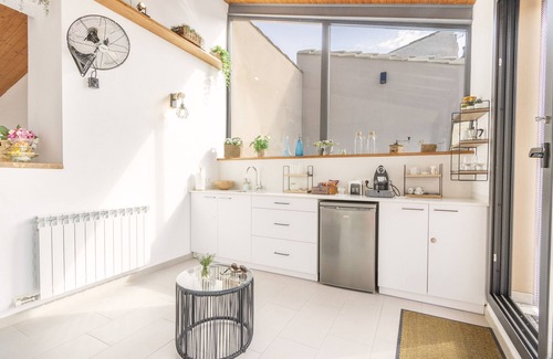 Palouet Apartment | Apartment 'Cal Comorera' with Private Pool, Wi-Fi and Air Conditioning