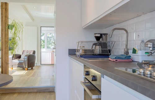 Clohars-Fouesnant Apartment | Apartment 'Calme Campagne Piscine' with Shared Pool, Shared Garden and Wi-Fi