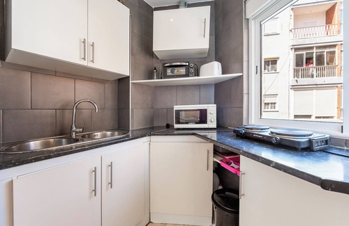 Almeria Apartment | Apartment 'Calle Jaul' with Wi-Fi and Air Conditioning