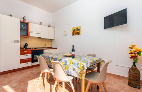 Piedimonte Etneo Apartment | Apartment 'Camia Etna House - Deluxe' with Sea View, Wi-Fi and Air Conditioning