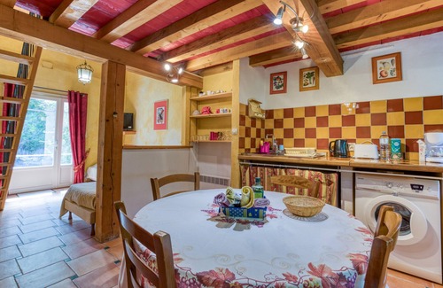 Fourques Apartment | Apartment 'Camoin' with Private Pool, Wi-Fi and Air Conditioning