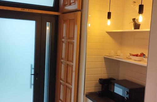 Monte Sant'Angelo House | Apartment 'Cantine Cippone Room' with Shared Terrace, Wi-Fi and Air Conditioning