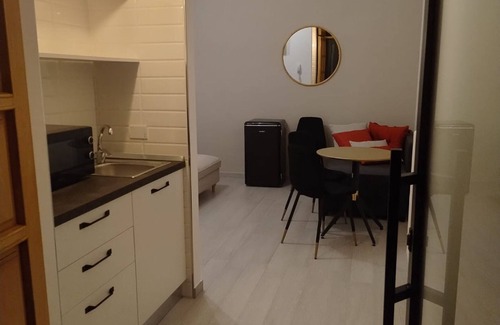 Monte Sant'Angelo House | Apartment 'Cantine Cippone Room' with Shared Terrace, Wi-Fi and Air Conditioning