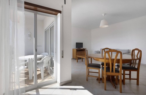 Portimao Apartment | Apartment 'Cantinho da Sara IV' with Sea View, Shared Pool, Garden & A/C