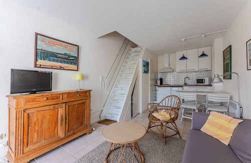 Cap-Ferret Apartment | Apartment 'Cap-ferret La Forestière Réf 2' with Shared Pool and Private Terrace