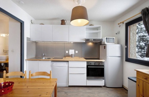 Les Angles Apartment | Apartment 'Capcir' with Mountain View, Shared Terrace and Wi-Fi