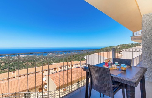 Trinita d'Agultu Apartment | Apartment Carolina House Near the Beach with Sea View, A/C, Wi-Fi, Terrace & Balcony