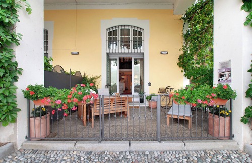 Musso Apartment | Apartment 'Casa Al Molo' with Lake View, Garden and Wi-Fi