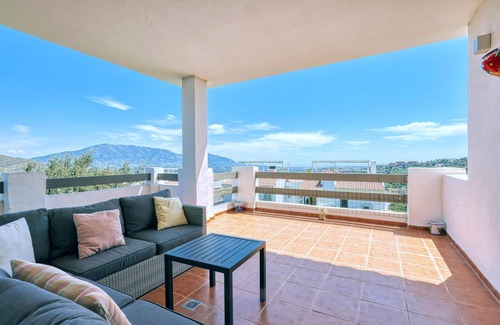 Ojen Apartment | Apartment 'Casa de Mairena' with Sea & Mountain View and Wi-Fi