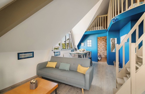 Dinard Apartment | Apartment 'Casa Del Mar' with Sea View, Shared Garden and Wi-Fi