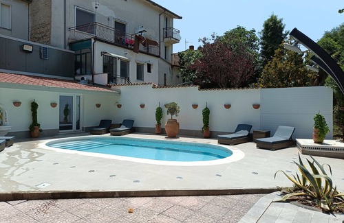 Venticano Apartment | Apartment 'Casa Delle Foglie - Uva' with Shared Pool, Wi-Fi and Air Conditioning