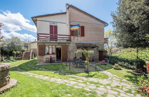 Monticiano Apartment | Apartment 'Casa Delle Nonne' with Shared Garden and Wi-Fi