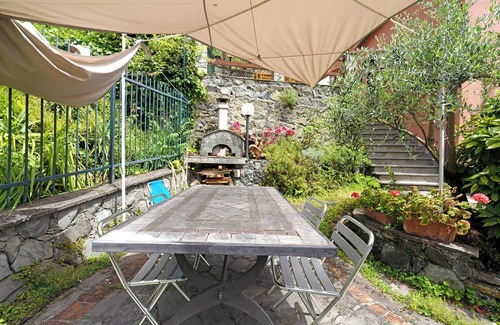 Valle Santa Apartment | Apartment 'Casa Glicine Sul Mare' with Private Terrace, Shared Garden and Wi-Fi