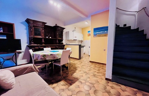 Manarola Apartment | Apartment Casa Ines by Arbaspàa - central apartment in Manarola