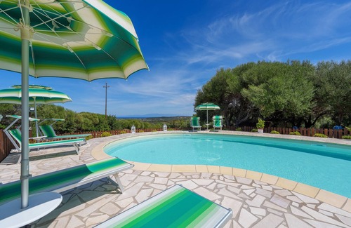 Aglientu Apartment | Apartment 'Casa Lentischio Piscina Evista Mare' with Sea View, Shared Pool and Wi-Fi