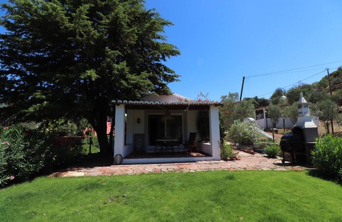 Silves Apartment | Apartment 'Casa Destilaria' with Mountain View, Shared Pool and Wi-Fi