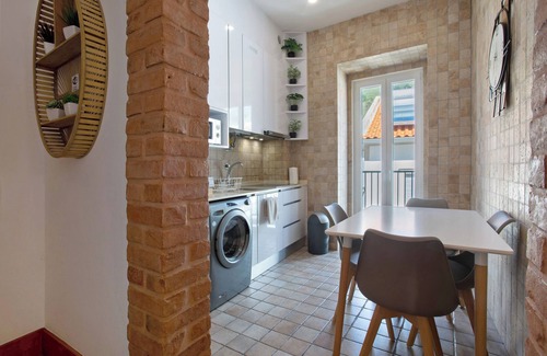 Nazare Apartment | Apartment "Casa Ribeiro - Tropical" with Balcony & Wi-Fi