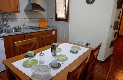 Mocanal Apartment | Apartment 'Casa Rural Los Perales - El Castaño' with Sea View, Shared Terrace and Wi-Fi