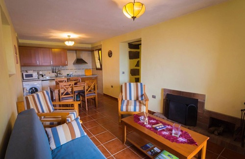 Mocanal Apartment | Apartment 'Casa Rural Los Perales - El Castaño' with Sea View, Shared Terrace and Wi-Fi