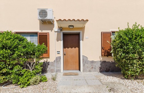 Oristano House | Apartment 'Casa Sophie' with Private Garden, Wi-Fi and Air Conditioning