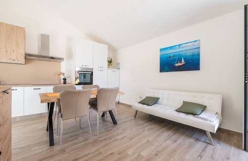 Sant'Antioco Apartment | Apartment 'Casa Vacanze Alba Mar' with Balcony, Wi-Fi and Air Conditioning