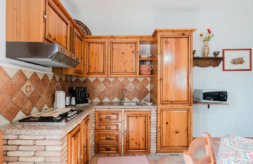 Sciacca Apartment | Apartment 'Casa Vacanze 4 Pileri - Perollo' with Mountain View, Shared Pool and Wi-Fi