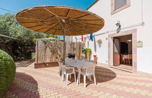 Sciacca Apartment | Apartment 'Casa Vacanze 4 Pileri - Perollo' with Mountain View, Shared Pool and Wi-Fi