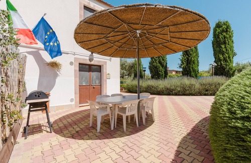 Sciacca Apartment | Apartment 'Casa Vacanze 4 Pileri - Perollo' with Mountain View, Shared Pool and Wi-Fi