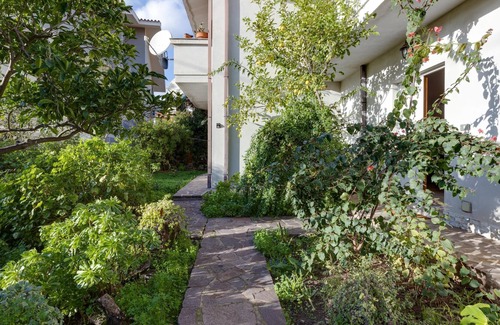 Narbolia Apartment | Apartment 'Casa vacanza Sandra' with garden, terrace & A/C