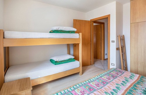 Brez Apartment | Apartment 'Casa vacanze Rosa 5' with Mountain View, Balcony and Wi-Fi