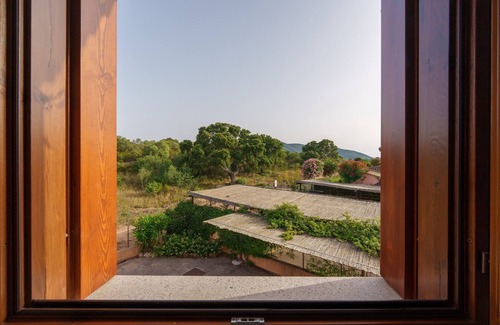 Murta Maria Apartment | Apartment 'Casa Vacanze Susino' with Shared Pool, Private Terrace and Air Conditioning