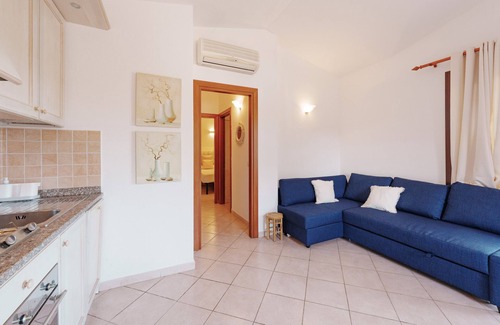Murta Maria Apartment | Apartment 'Casa Vacanze Uva' with Shared Pool, Private Terrace and Air Conditioning