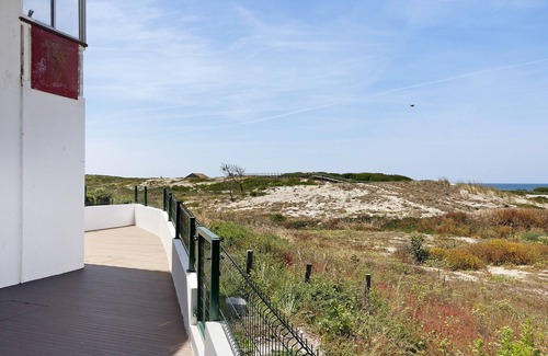 Viana do Castelo Apartment | Apartment 'Casa Vasconcelos' with Sea View, Private Terrace and Wi-Fi
