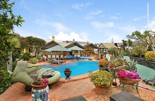 Teguise Apartment | Apartment Casa Verde 3 with Mountain View, Pool, Wi-Fi, Garden & Terrace