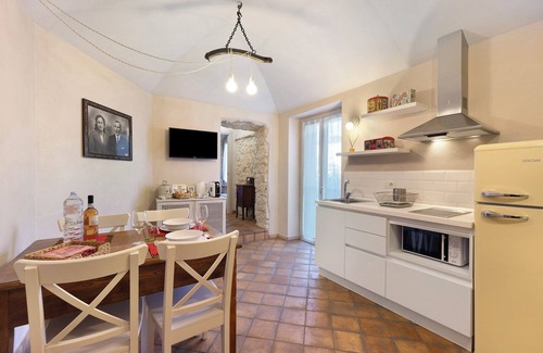 Boragni Apartment | Apartment "Casa Virginia - Corbezzolo" with Shared Pool & Wi-Fi