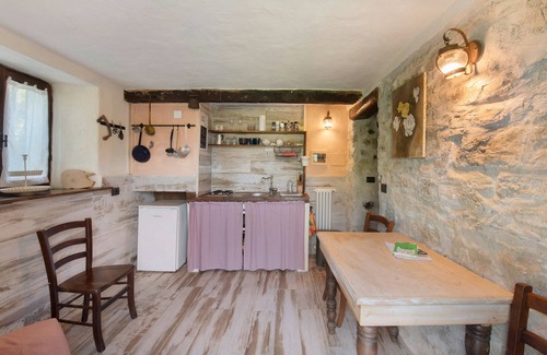 Bene Lario Apartment | Apartment 'Casale La Selva Cottege Piccolo' with Mountain View, Shared Pool and Wi-Fi