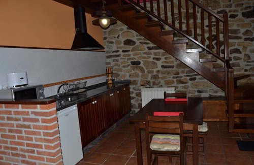 Bueres Apartment | Apartment 'Castaño' with Private Terrace and Wi-Fi