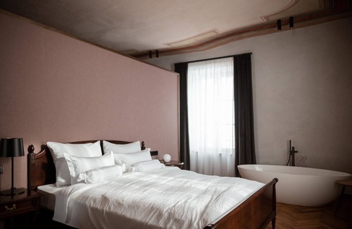 San Lorenzo di Sebato House | Apartment "Castel Maurn Suite Dürer" with Mountain View, Shared Pool & Wi-Fi