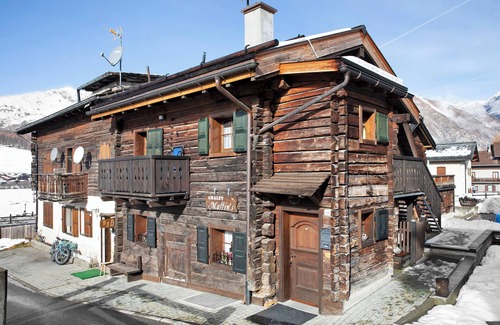 Livigno Apartment | Apartment Chalet Maffins 1 near Ski Lifts with Mountain View