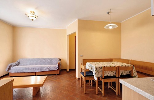 Livigno Apartment | Apartment 'Chalet Meridiana 8' with Mountain View
