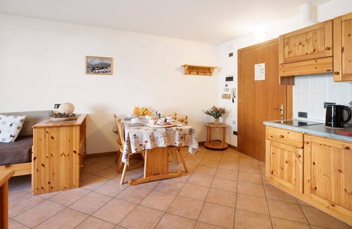 Santa Caterina Valfurva Apartment | Apartment 'Chalet Primula 5' with Mountain View, Shared Garden and Wi-Fi