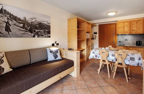 Santa Caterina Valfurva Apartment | Apartment 'Chalet Primula 1' with Mountain View, Shared Garden and Wi-Fi