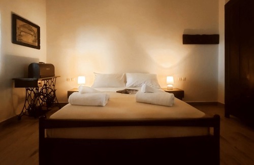 Gerakari Apartment | Apartment 'Cherry House' with Private Terrace and Wi-Fi
