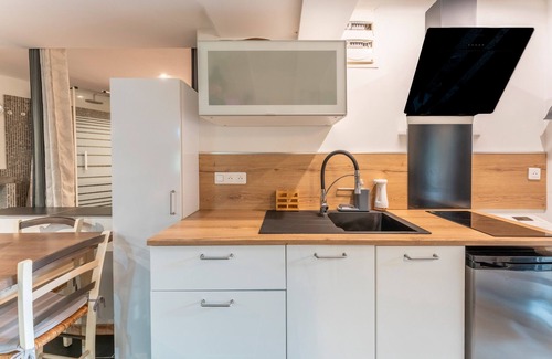 Vedene Apartment | Apartment 'Chez Patricia En Provence' with Shared Pool, Wi-Fi and Air Conditioning