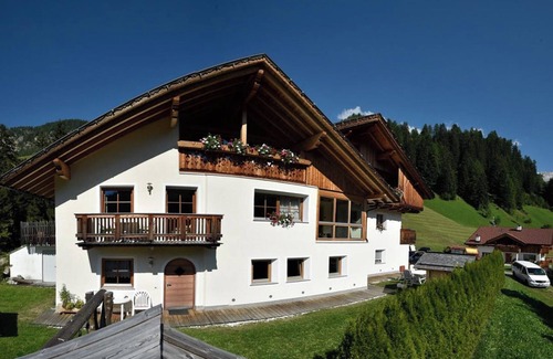 La Valle Apartment | Apartment "Ciasa Mirio Sass" with Mountain View, Wi-Fi & Garden