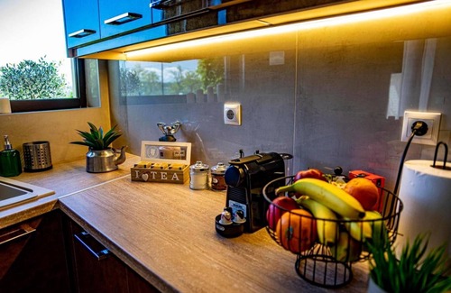 Preveza Apartment | Apartment 'Cinderella's Nest' with Sea View, Wi-Fi and Air Conditioning